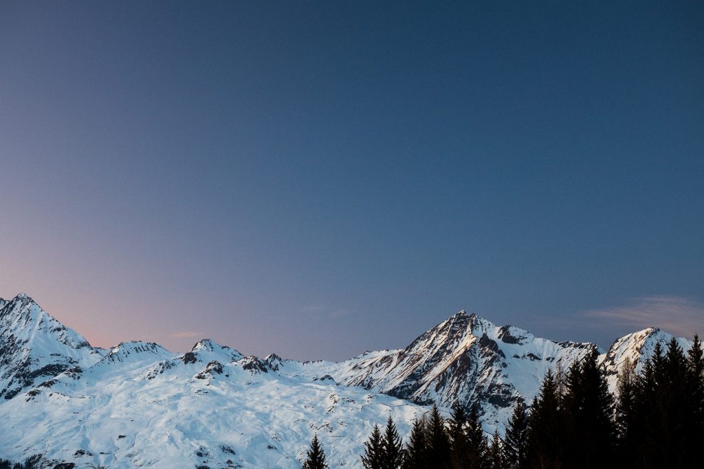 Panorama de montagne enneigées